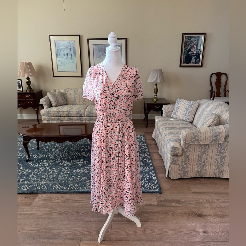 Talbots 6P fully lined, below knee length dress in peach floral, 100% polyester - Picture 1 of 7